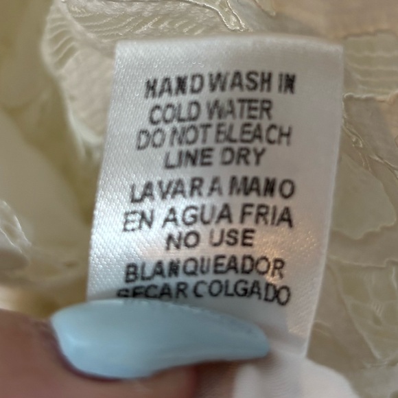 Entro White‎ Lace Jumpsuit with Plunging V-Neck - Picture 6 of 6